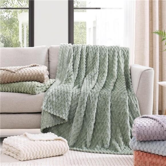 Light Sage Green Fleece Throw Blanket Soft Cozy Lightweight Couch Bed Blanket - Picture 2 of 7